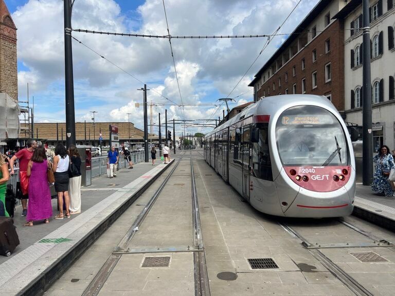 Dall’aeroporto di Firenze a Santa Maria Novella in tram (e dove lasciare i bagagli)