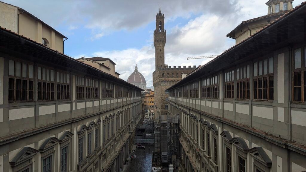 Piazzale degli Uffizi in Florence